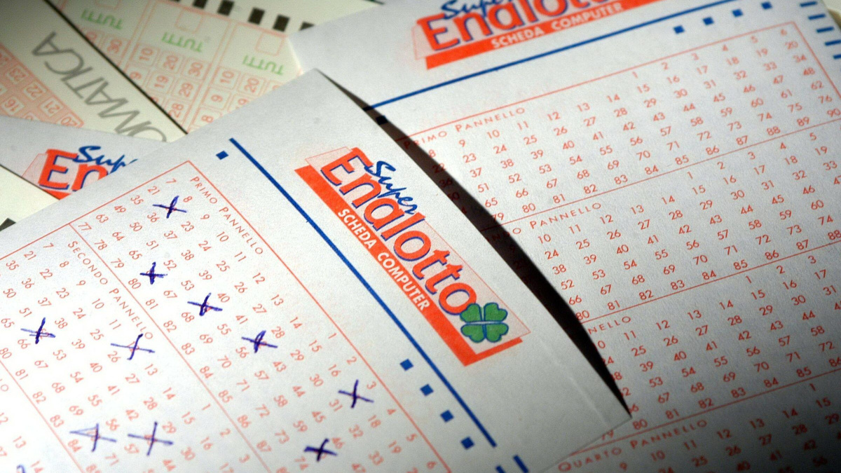 Oggiono in festa per il Superenalotto: centrato il '6' da 223 milioni