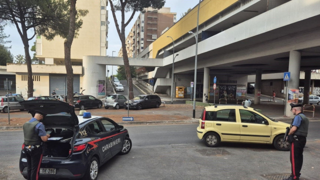 Blitz di controlli dei Carabinieri al Laurentino &ndash; ConfineLive &copy; Creative Commons