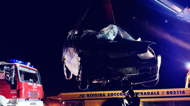 Fossano, auto va fuori strada: muore un 26enne, salva compagna ... &copy; Creative Commons