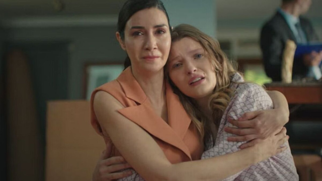 In foto i protagonisti di Tutto per la mia famiglia &copy; Mediaset