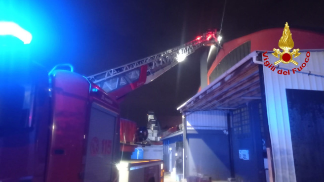 Pero (MI), maxi incendio nella notte: distrutto un capannone con ... &copy; Creative Commons