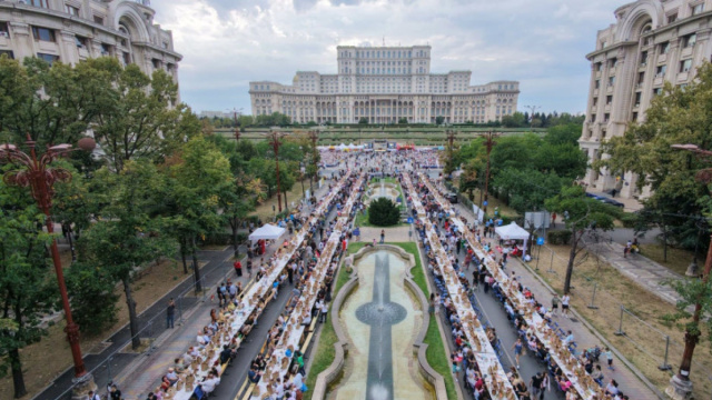 Bucarest entra nel Guinness con tavolata-record di 5 chilometri &copy; Creative Commons