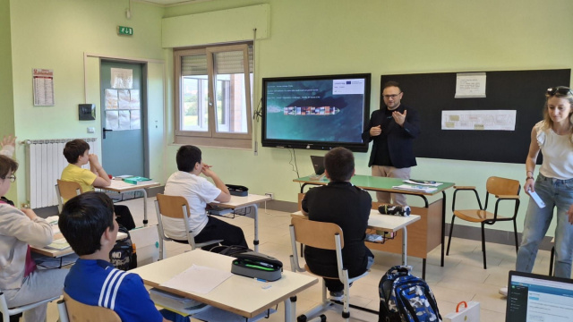 Classi 1A e 2A della Scuola Secondaria I Grado di Torella del ... &copy; Creative Commons
