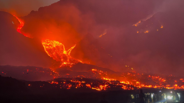 Etna, ancora chiuso l'aeroporto di Catania e la cenere lavica crea ... &copy; Creative Commons