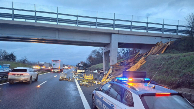A1: incidenti in serie e carichi persi fra Attigliano e Orvieto ... &copy; Creative Commons