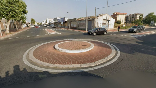 Crotone, rotatoria "Granaio" - &copy; Google Maps