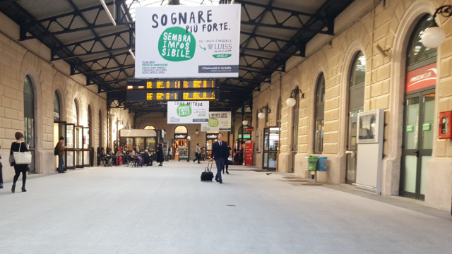 File:Bologna &mdash; stazione Bologna Centrale (Ovest identro).jpg ... &copy; Creative Commons