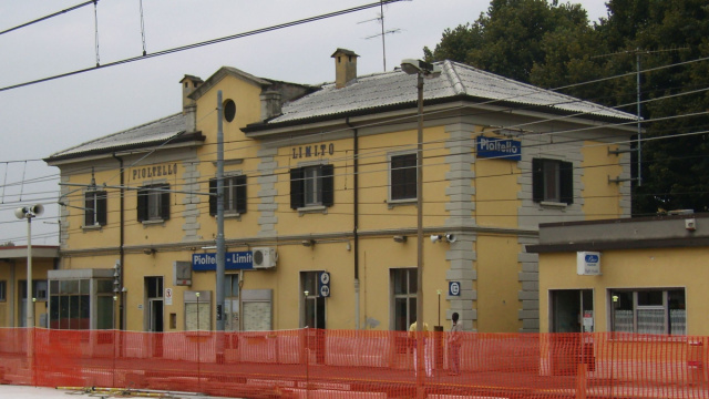 File:Stazione di Pioltello latobinari.JPG - Wikipedia &copy; Creative Commons