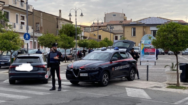 Isola Capo Rizzuto (KR): controlli dei carabinieri &copy; Creative Commons