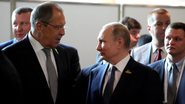 Lavrov con Vladimir Putin - foto da Wikimedia Commons