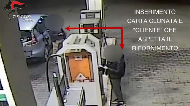 Benzina venduta a met&agrave; prezzo con le carte carburante clonate ... &copy; Creative Commons