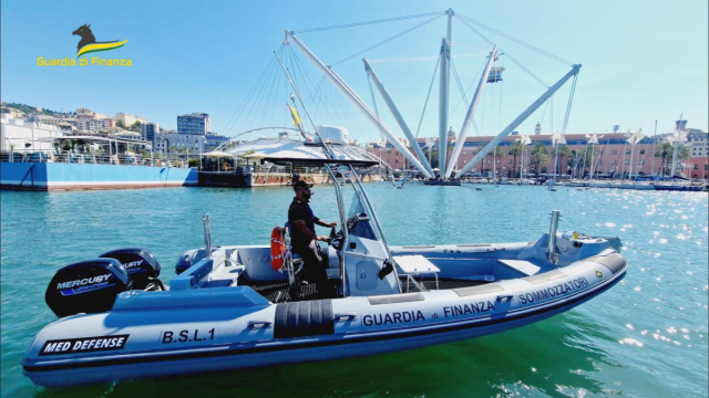 Genova. Motovedetta GdF salva un 70enne al Porto Antico &ndash; Liguria ... &copy; Creative Commons