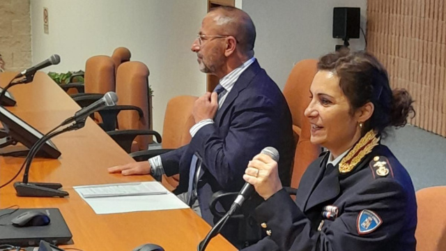 IL QUESTORE DI PERUGIA HA INCONTRATO GLI ALLIEVI AGENTI DEL 216 ... &copy; Creative Commons