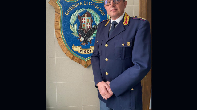 La Questura di Cagliari saluta il Primo Dirigente della Polizia di ... &copy; Creative Commons