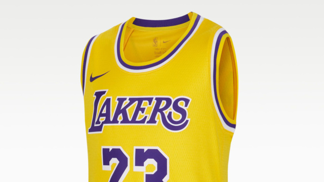 Maglia LeBron James Los Angeles Lakers 2023/24 Icon Edition ... &copy; Creative Commons