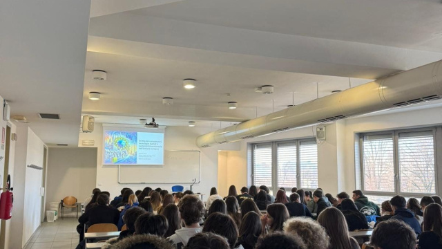 Pordenone, circa 500 studenti di sette scuole superiori alle due ... &copy; Creative Commons