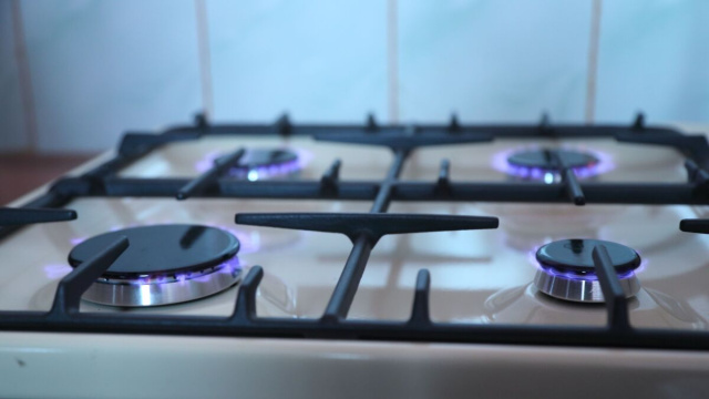 Una cucina a gas - Wikimedia commons