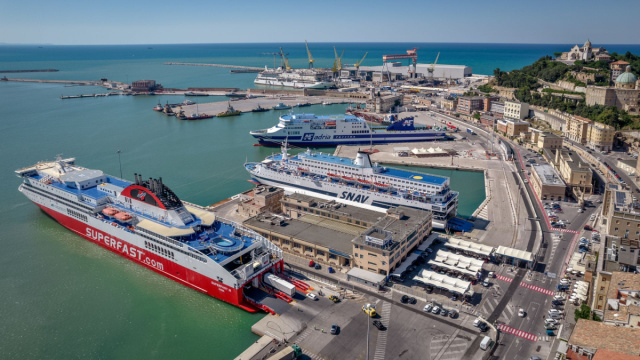Il porto di Ancona pronto per il picco di traffici del Ferragosto ... &copy; Creative Commons