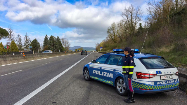 PROSEGUONO I CONTROLLI DELLA POLIZIA STRADALE SULLA E-45 E SULLE ... &copy; Creative Commons