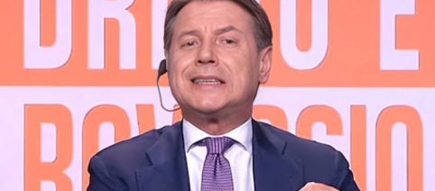 Conte attacca Meloni su sospensione del bollo: 'Piccola mancetta per chi ha un'utilitaria'