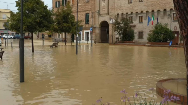 Castelferretti sott'acqua. Allagamenti nel centro del paese e ... &copy; Creative Commons