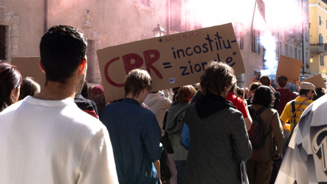 Certificati ritenuti falsi per evitare il trattenimento nei Cpr ... &copy; Creative Commons