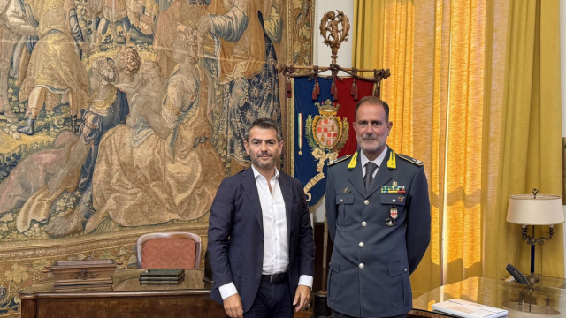 Comune di Cagliari  Il sindaco Massimo Zedda incontra il generale ... &copy; Creative Commons