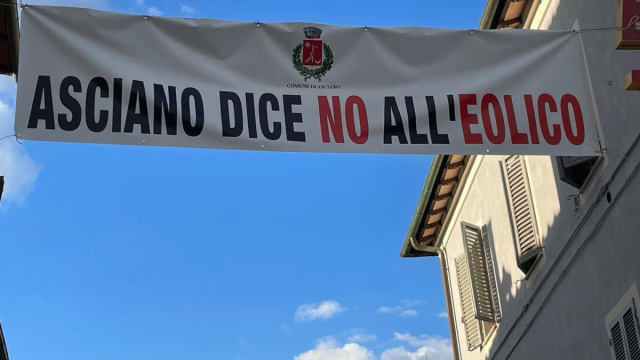 Pale nelle Crete, FdI: "Saranno visibili dal centro di Siena ... &copy; Creative Commons