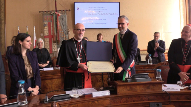 Pizzaballa: cittadinanza riconosciuta, conferita ed applaudita da ... &copy; Creative Commons