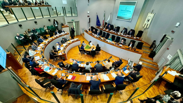 SEDUTA SOLENNE DEL CONSIGLIO REGIONALE DELLE MARCHE CON L ... &copy; Creative Commons