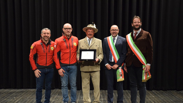 Ad Adriano Favre la targa d'argento del Premio internazionale di ... &copy; Creative Commons
