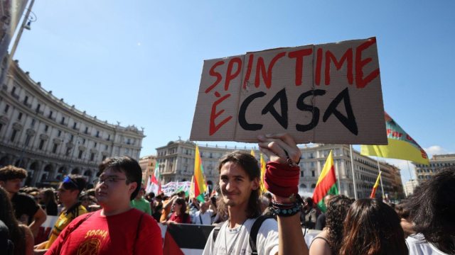 Corteo a Roma per Spin Time: "50mila in piazza, restituire il ... &copy; Creative Commons