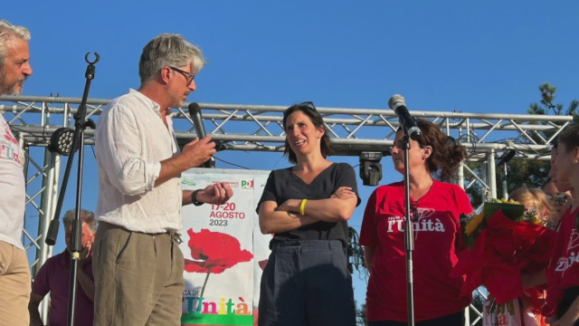Elly Schlein partecipa alla Festa dell'Unit&agrave; del Pd e suona sul ... &copy; Creative Commons