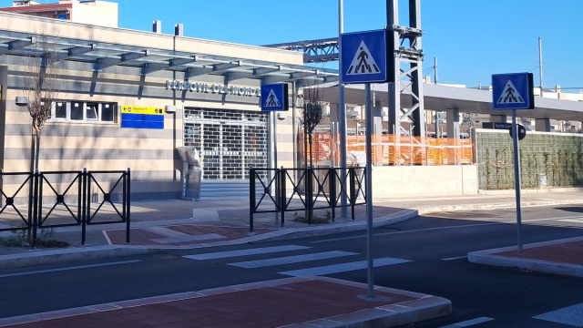 File:Stazione-barletta-centrale-fnb.jpg - Wikipedia &copy; Creative Commons