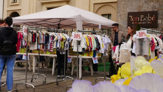 Shopping e occasioni tornano nelle vie del centro di Vercelli con Fora T&uuml;t (Foto: Facebook/Fora T&uuml;t)