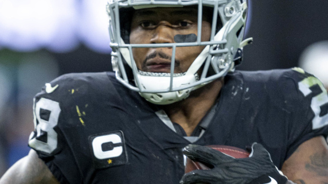 File:Josh Jacobs Raiders-WFT DEC2021 (cropped).jpg - Wikipedia &copy; Creative Commons