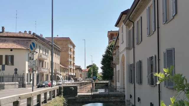 File:Naviglio in Corso Pavia - Vigevano.jpg - Wikipedia &copy; Creative Commons