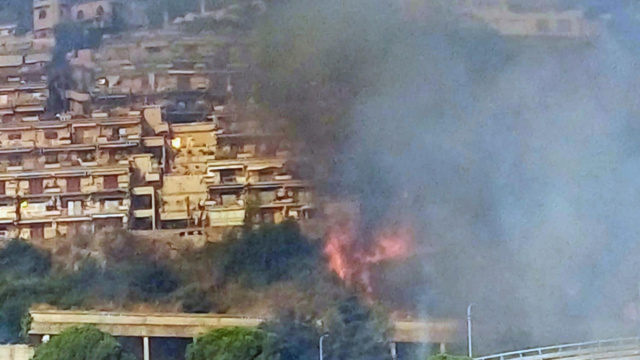 La Sicilia continua a bruciare: fiamme anche in un centro ... &copy; Creative Commons