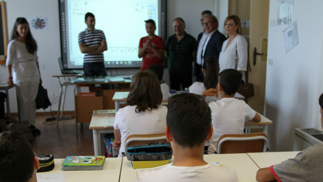 Avviso Pubblico dona sedie e banchi agli studenti terremotati di ... &copy; Creative Commons