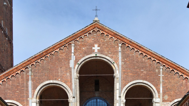 Basilica di Sant'Ambrogio - Wikipedia &copy; Creative Commons