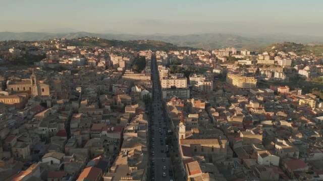SAN CATALDO - RITROVATE SORELLINE SCOMPARSE, STANNO BENE - Video ... &copy; Creative Commons