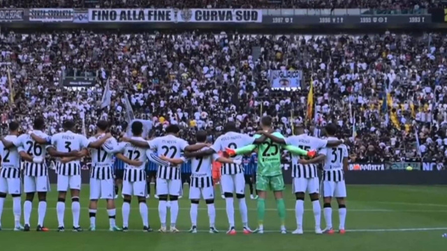La curva di spalle durante il minuto di silenzio per Mazzola, la ... &copy; Creative Commons