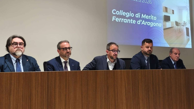 Collegio Ferrante d'Aragona, consegnate all'Aquila le prime chiavi &copy; Creative Commons