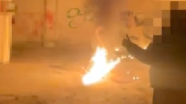 Pesaro, Molotov fabbricate e testate in un capannone ... &copy; Creative Commons