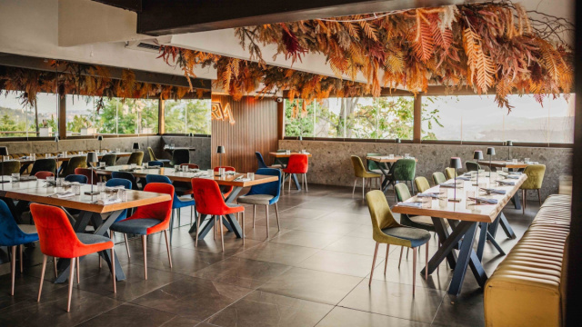 Riflessi realizza i nuovi arredi del ristorante Riserva Rooftop di ... &copy; Creative Commons