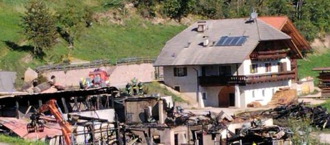 Longostagno, ricerche per il 43enne disperso dopo l'incendio al maso