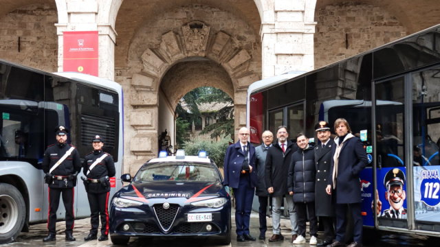 Conoscere ed evitare le truffe pi&ugrave; comuni, manifesti sugli autobus ... &copy; Creative Commons