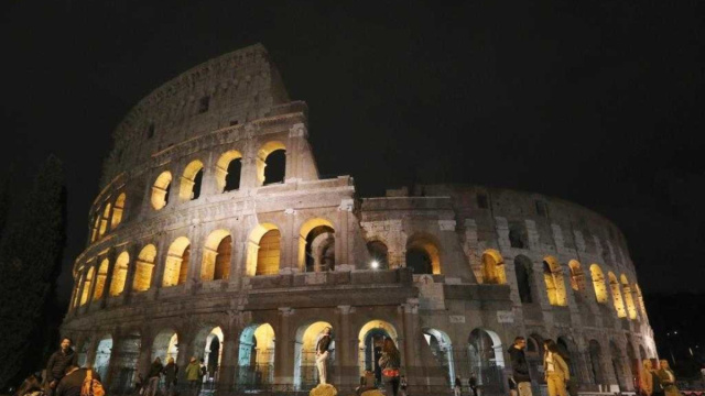 Il Colosseo si rif&agrave; il look, finita la nuova illuminazione &copy; Creative Commons