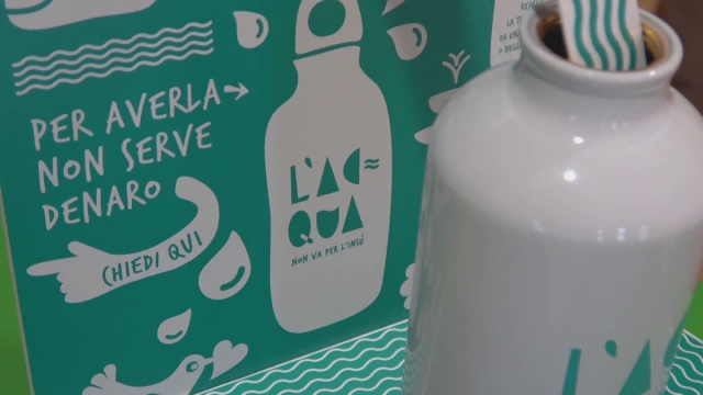 NELLA PROVINCIA DI ANCONA L'ACQUA SI BEVE CON LA BORRACCIA &copy; Creative Commons