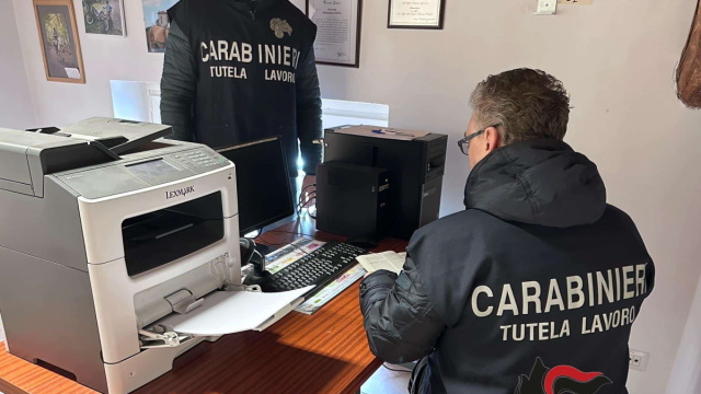 Piacenza, blitz dei Carabinieri del NIL: Sospese 3 aziende per ... &copy; Creative Commons